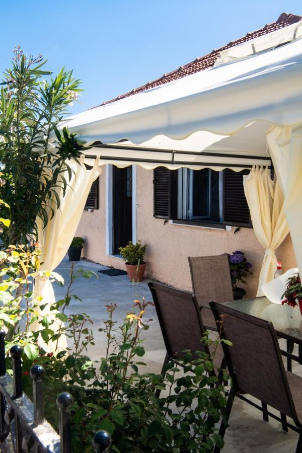 Irinis House Villa Komílion Exterior photo